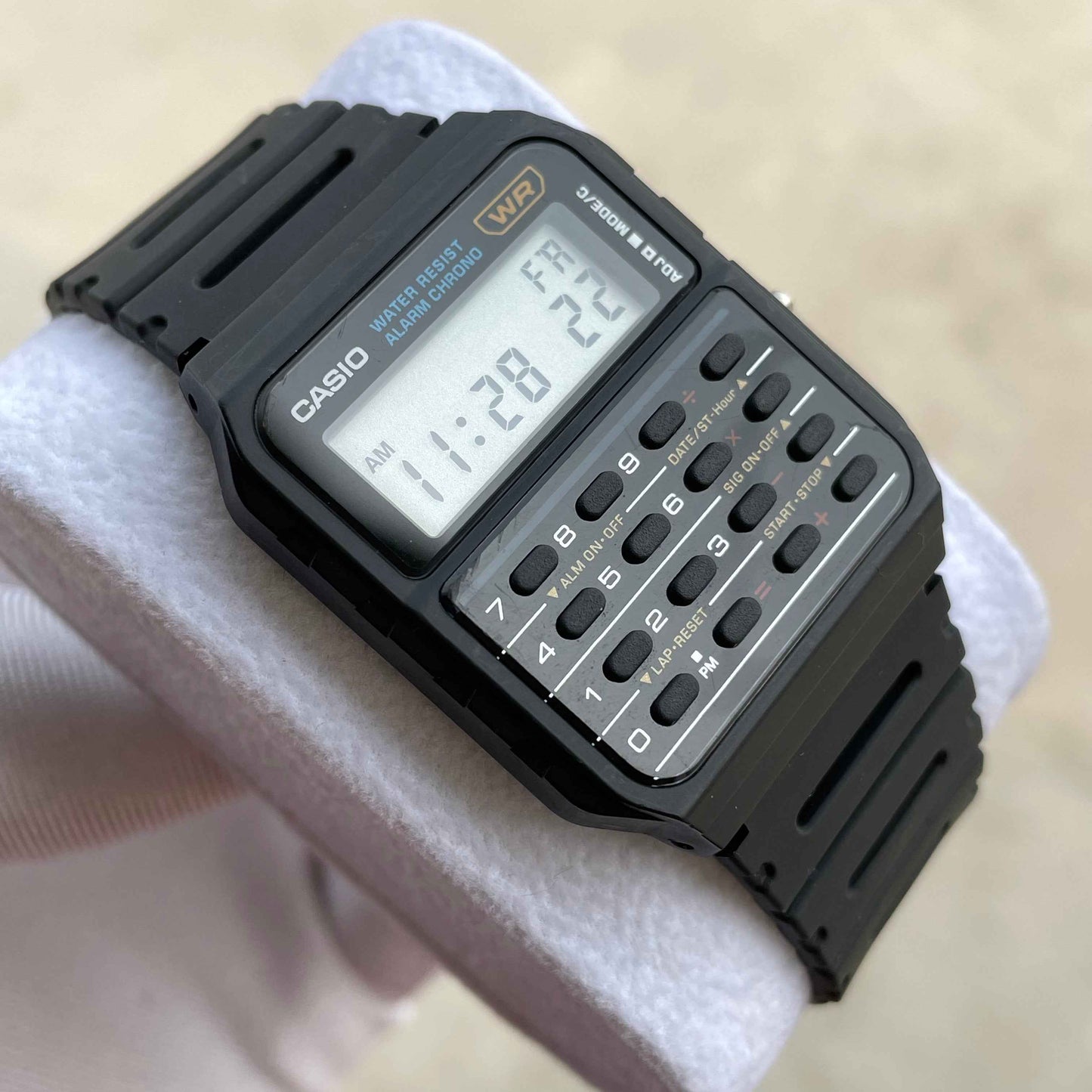 Casio CA-53W-1ZDR - 9 Digit Calculator Watch