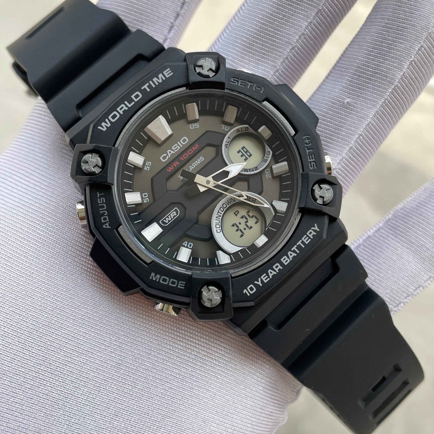 Casio World Time AEQ-120W-1AV