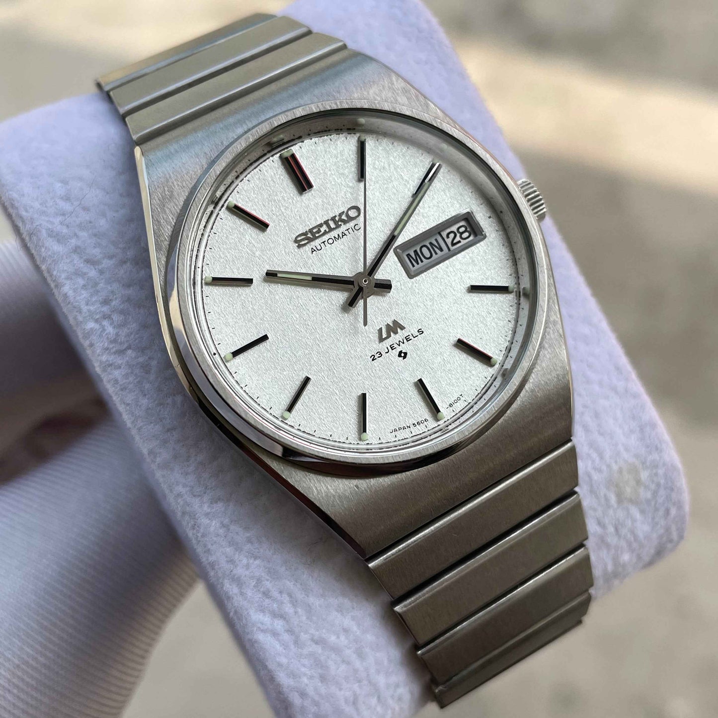 Vintage Seiko LM 5606-8070
