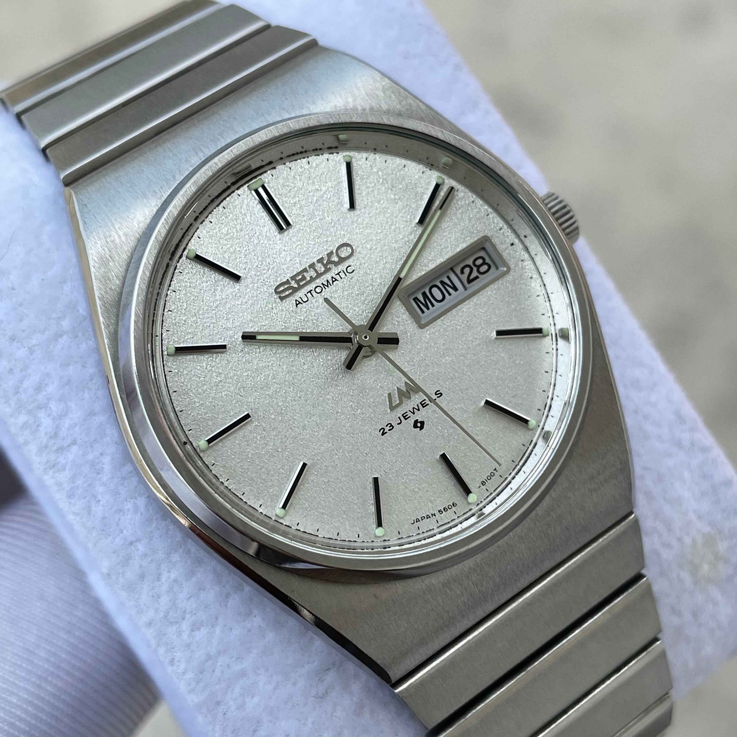 Vintage Seiko LM 5606-8070