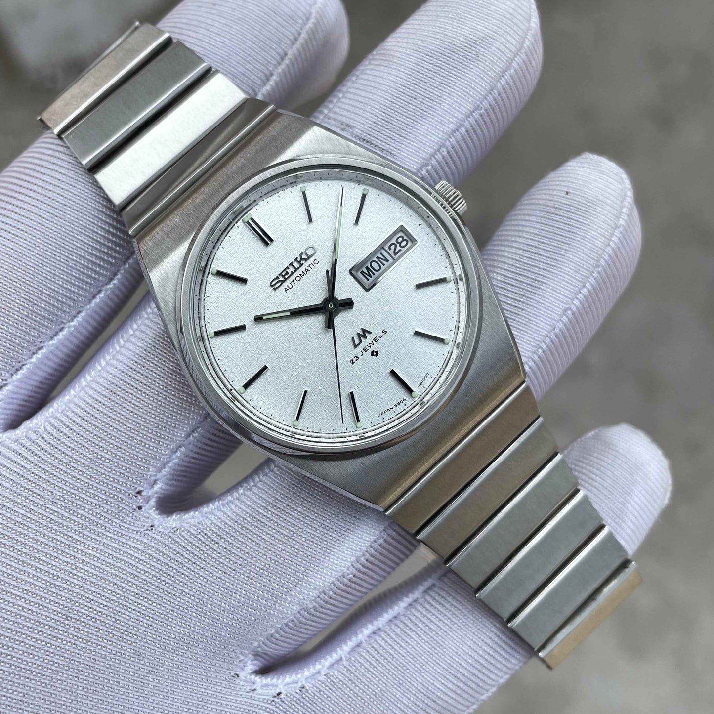 Vintage Seiko LM 5606-8070