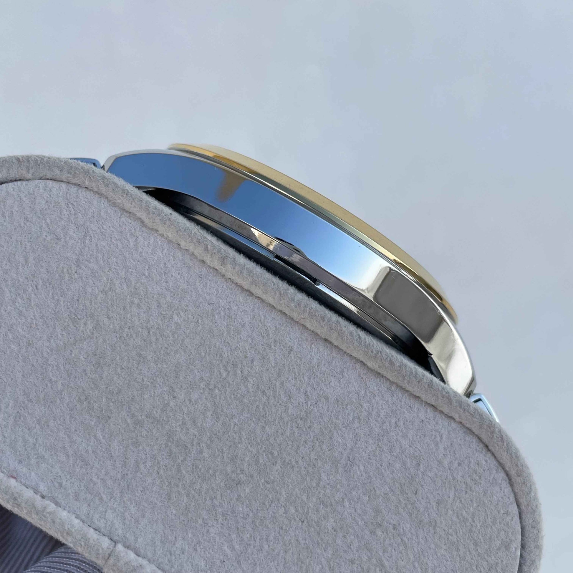 Citizen Quartz Blue Dial DZ5014-53L